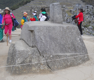 Machu Picchu: Der Sonnenuhr-Stein
                    (Sonnenjahr-Stein) 10, Nahaufnahme