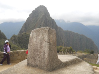 Machu Picchu: Der Sonnenuhr-Stein
                    (Sonnenjahr-Stein) 12