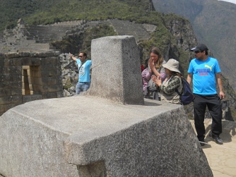 Machu Picchu: Der Sonnenuhr-Stein
                    (Sonnenjahr-Stein) 15