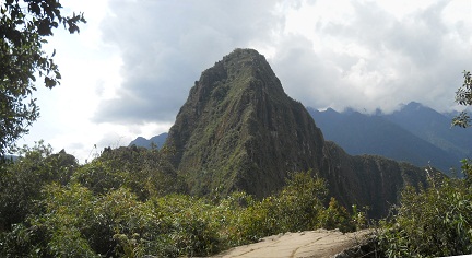 Machu Picchu, Sicht auf den Hausberg
                    Huaynapicchu, Panoramafoto