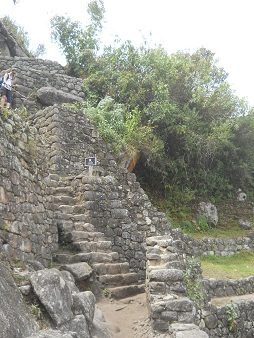 Weiler Huaynapicchu, unregelmssige Treppen und
                    Terrassen