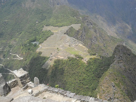 Der Weiler Huaynapicchu, die Sicht auf Machu Picchu in
            Form eines stilisierten Adlerkopfs eines Condor-Adlers 2,
            Nahaufnahme