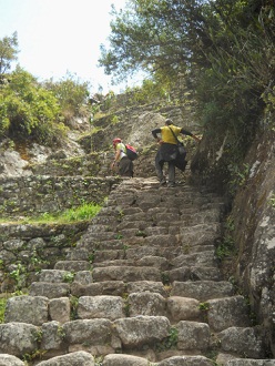 Aufstieg zum Gipfel Huaynapicchu, unregelmssige Treppen