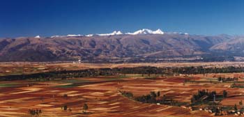 Valle del Mantaro, campos agrcolas y montaas andinas