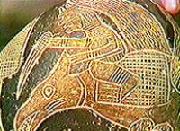 Alte Zivilisation von
                      Nasca: ein Reiter auf einem Flugsaurier
                      (pteranodon); Stein des Steinemuseums in Ica