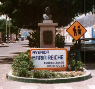 On
                          15 May 1983 Lion's Club of Nasca opened a
                          Maria Reiche Alley [17]