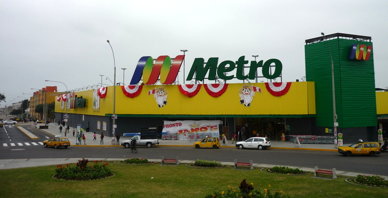 El supermercado
                        Metro al ovalo Papal en feo Trujillo en agosto
                        2010. En junio 2010 fueron obras grandes, y
                        fueron obreros de la Metro cortando la luz de
                        partes grandes de la urbanizacin de Vista
                        Hermosa...