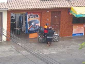 La tienda "Ms Gas" en Vista
                          Hermosa en feo Trujillo con moto