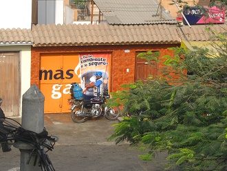 La tienda "Ms Gas" de Vista
                          Hermosa en feo Trujillo con la moto con
                          conductor II