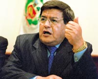 Alcalde Cesar Acua
                    Peralta, Trujillo 2010 [1], no ha visto esa miseria
                    de pileta y de basura y de luz en sus barrios
                    laterales?