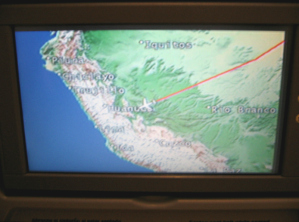 Bildschirmkarte mit der Flugroute über
                        Peru, Nahaufnahme