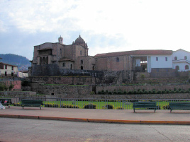 Koricancha (Qoricancha), templo
                                    del sol, con el monasterio de Santo
                                    Domingo encima, Cusco