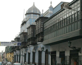 Lima, casa en estilo rococ colonial
                            Casa de Oquendo, fachada