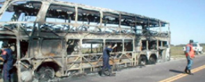 8-1-2013, bus
                          quemado de la empresa Barranco SA,
                          ausgebrannter Bus der Firma Barranco SA