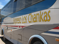 Foto lateral del autocar de la empresa de
                        bus "Expreso Los Chankas"