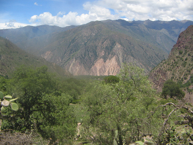 Vista al valle escarpado principal del Ro
                        Pampas, fueron las 13:00 horas