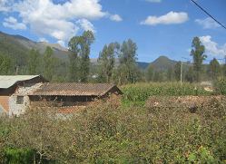 Campos y montaas entre Chincheros y Uripa