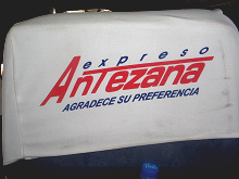 Antezana-Sitz mit dem Logo von Antezana