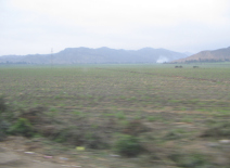 Panamericana Norte, llanura de
                        Barranca-Paramonga, campo con cerros del
                        desierto e incineracin de basuras (01)