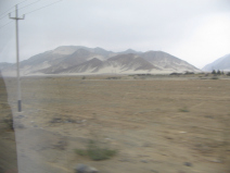 Panamericana Norte en Ancash entre
                        Paramonga y Chimbote, panorama de cerros del
                        desierto (05)