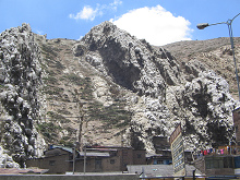 La Oroya, casas en el cerro de caliza