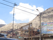 La Oroya, barrio de la periferia en el
                        cerro, primer plano