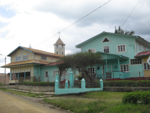 Quillazu (Quillaz), casa con iglesia del
                        gringo